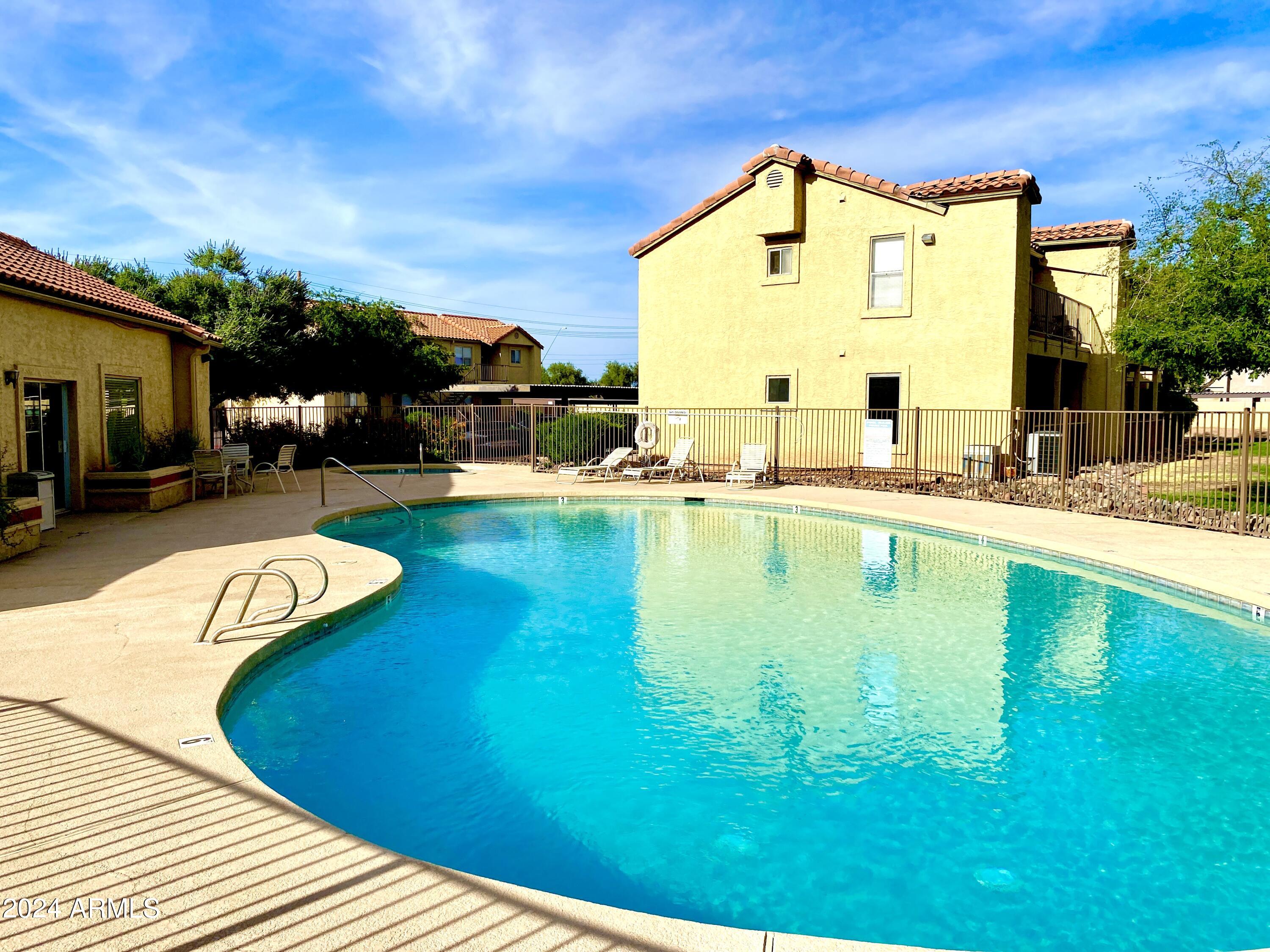 653 W GUADALUPE Road, 1017