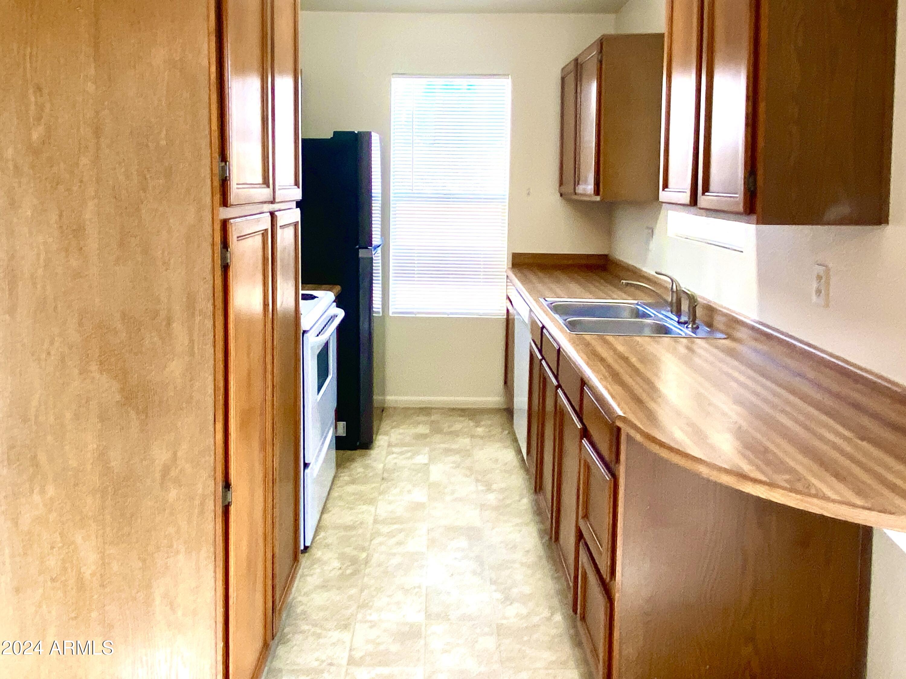 653 W GUADALUPE Road, 1017
