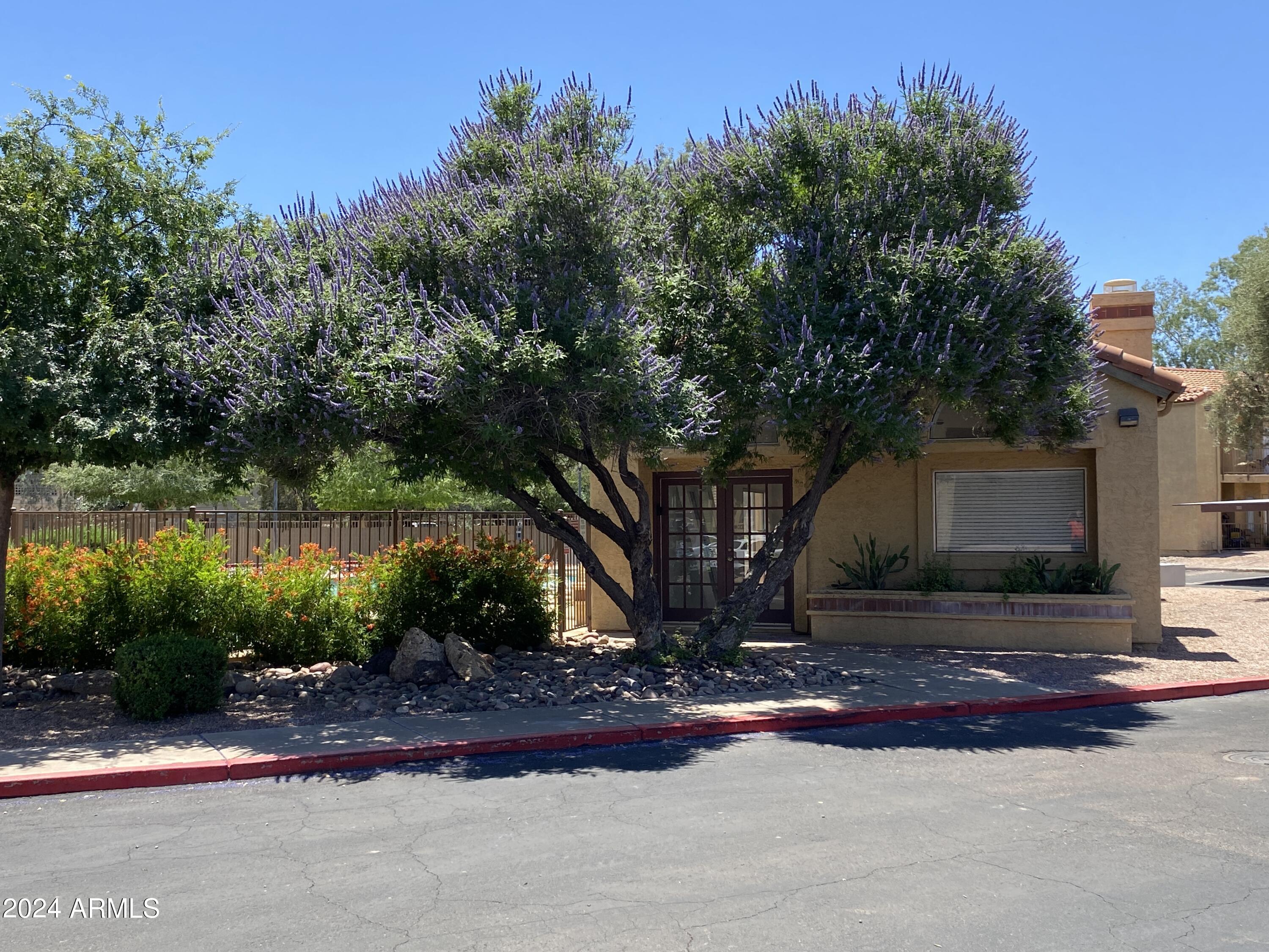 653 W GUADALUPE Road, 1017