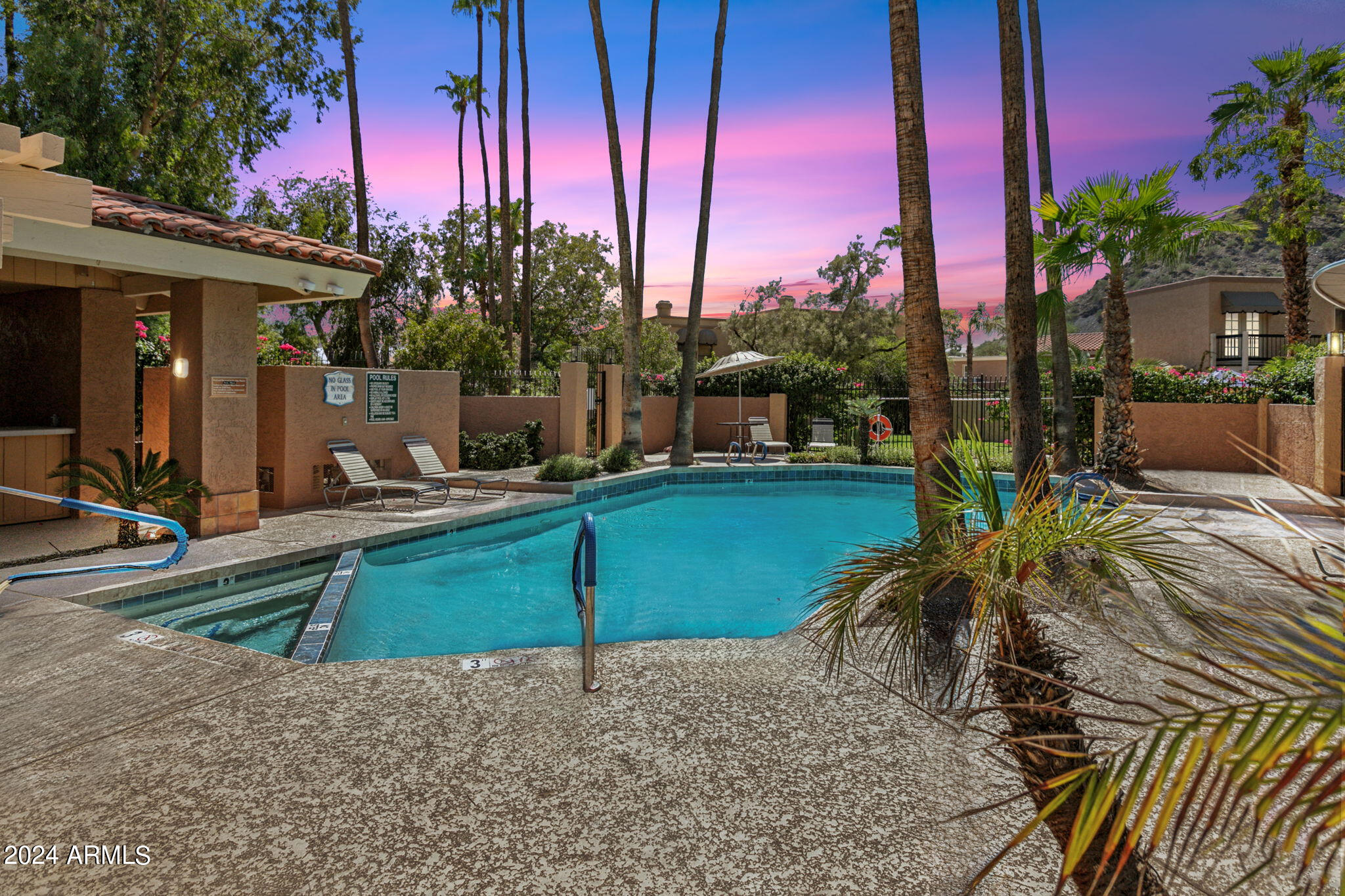 1105 E TAPATIO Drive