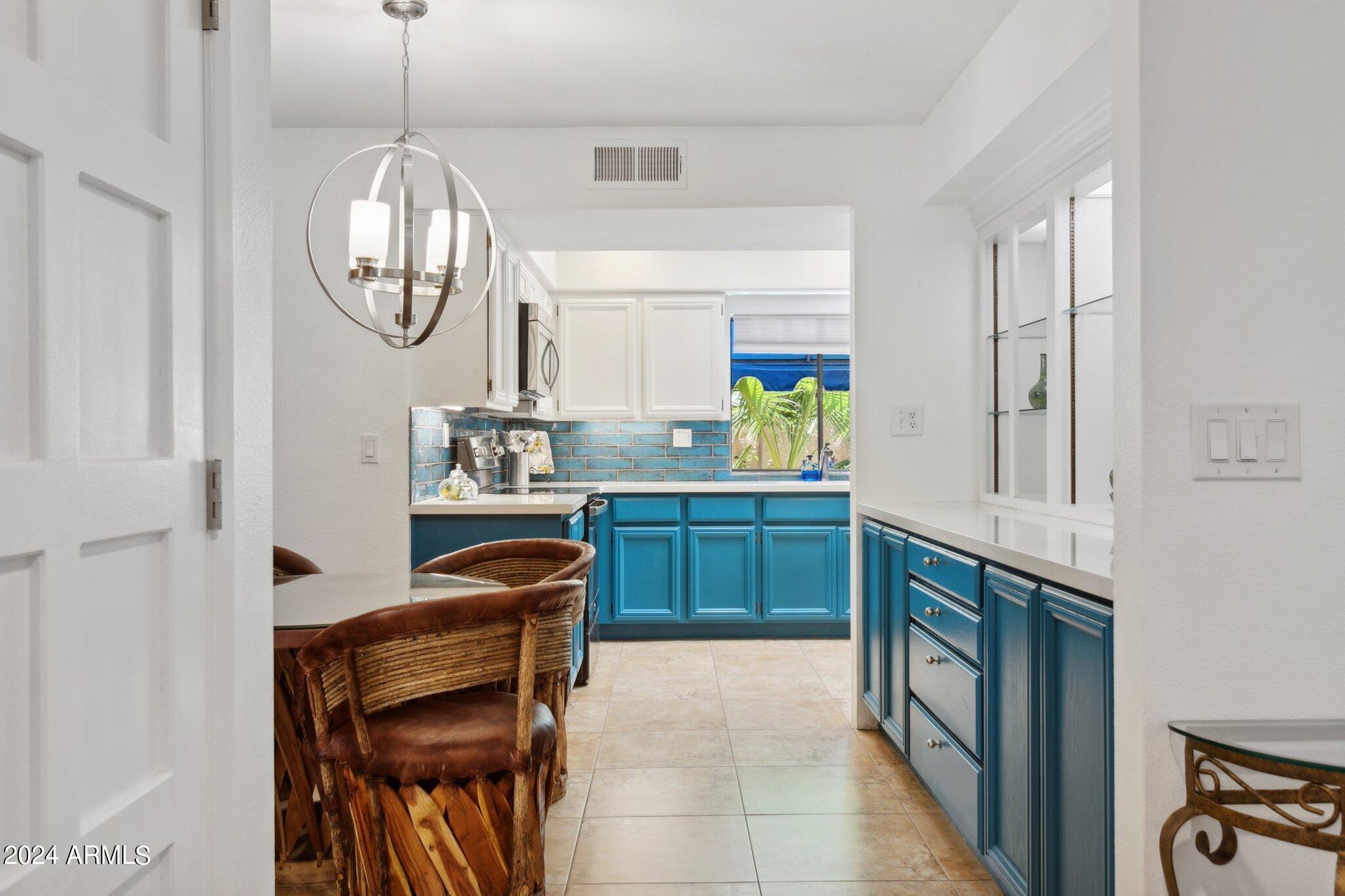 1105 E TAPATIO Drive