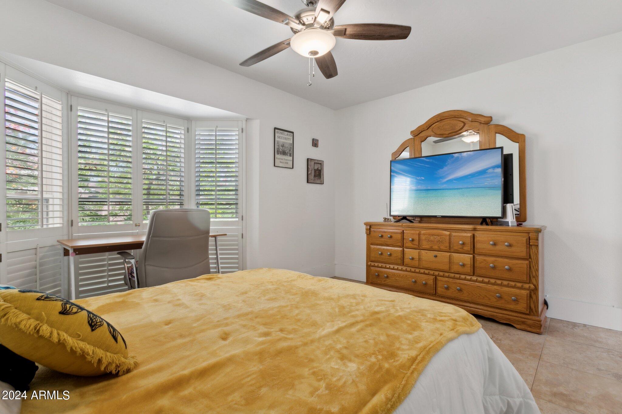1105 E TAPATIO Drive