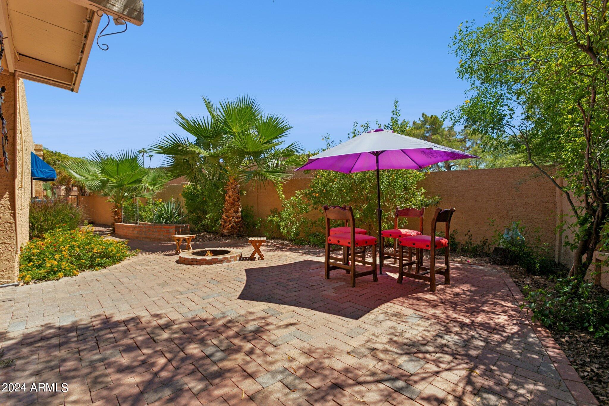 1105 E TAPATIO Drive