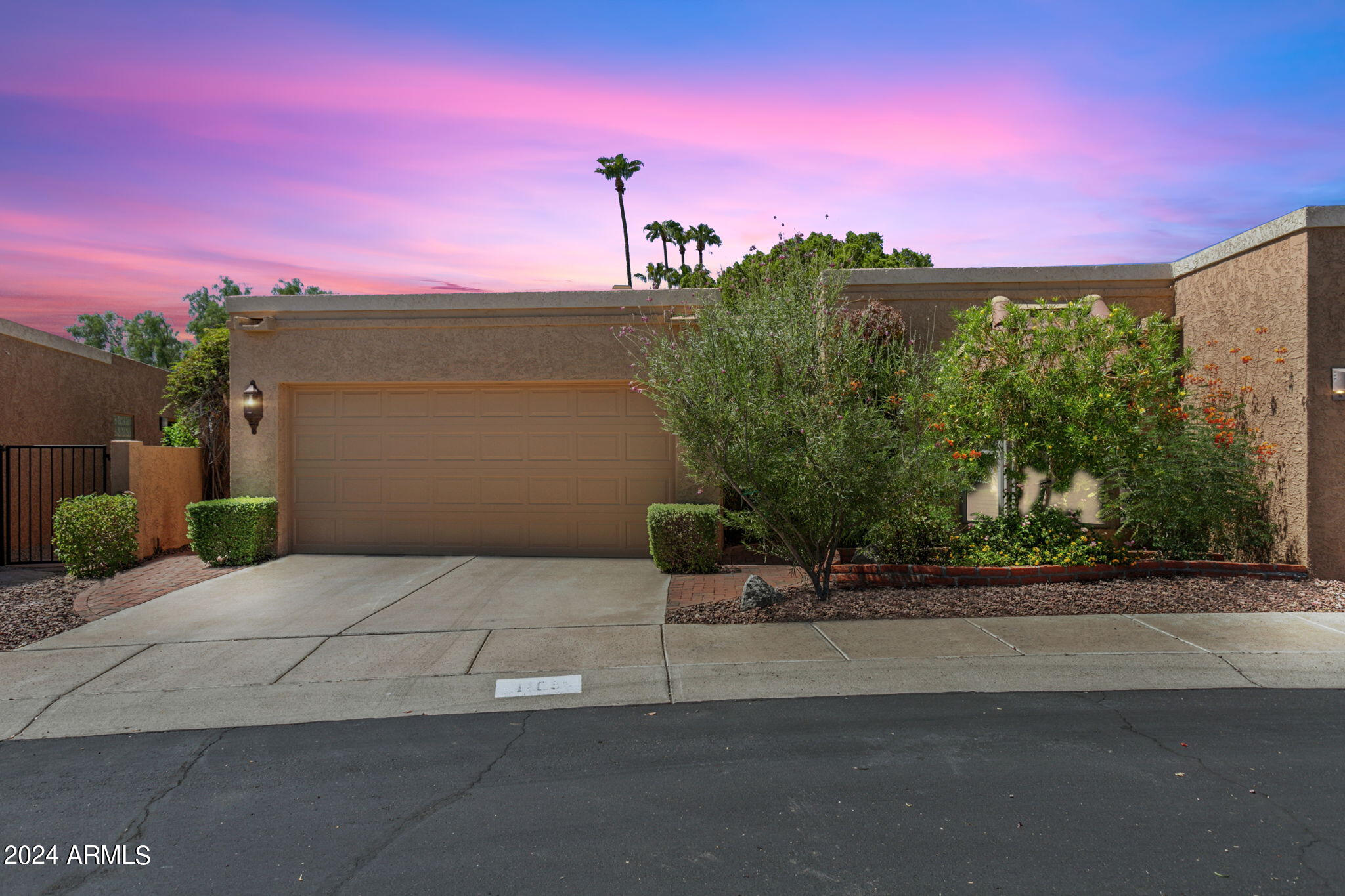 1105 E TAPATIO Drive