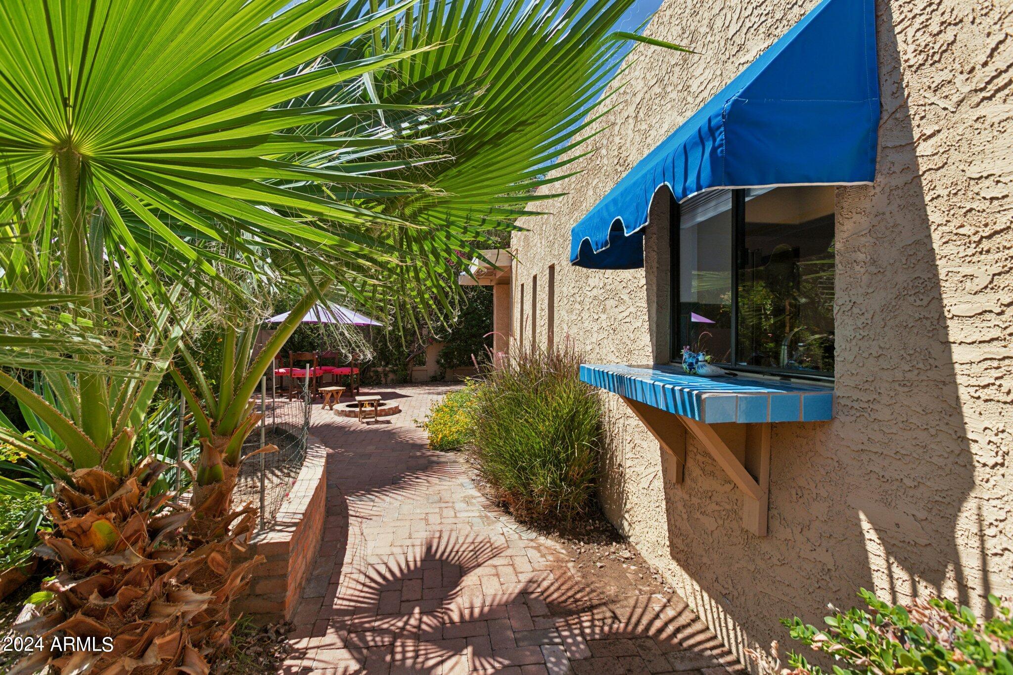 1105 E TAPATIO Drive