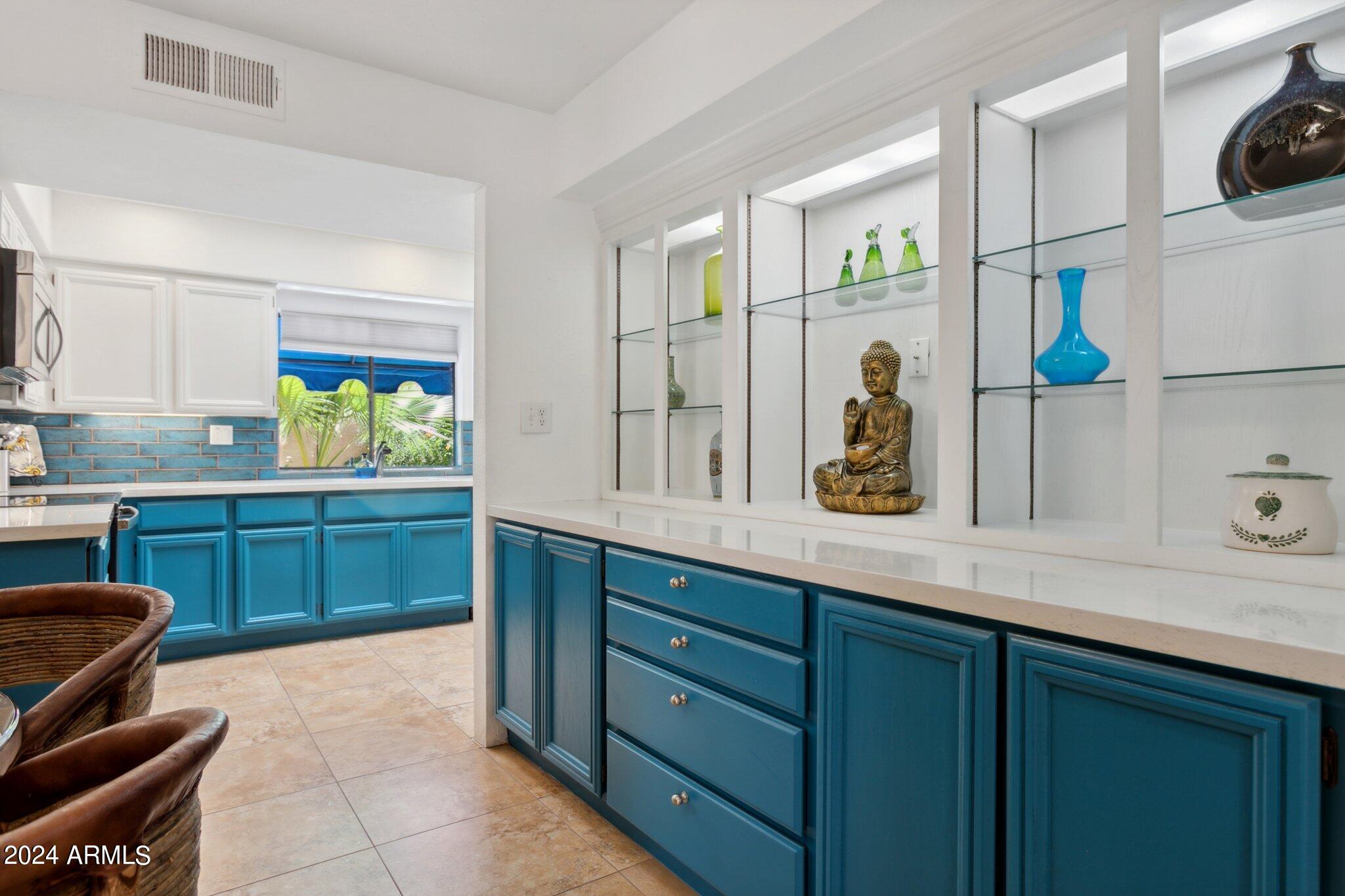 1105 E TAPATIO Drive