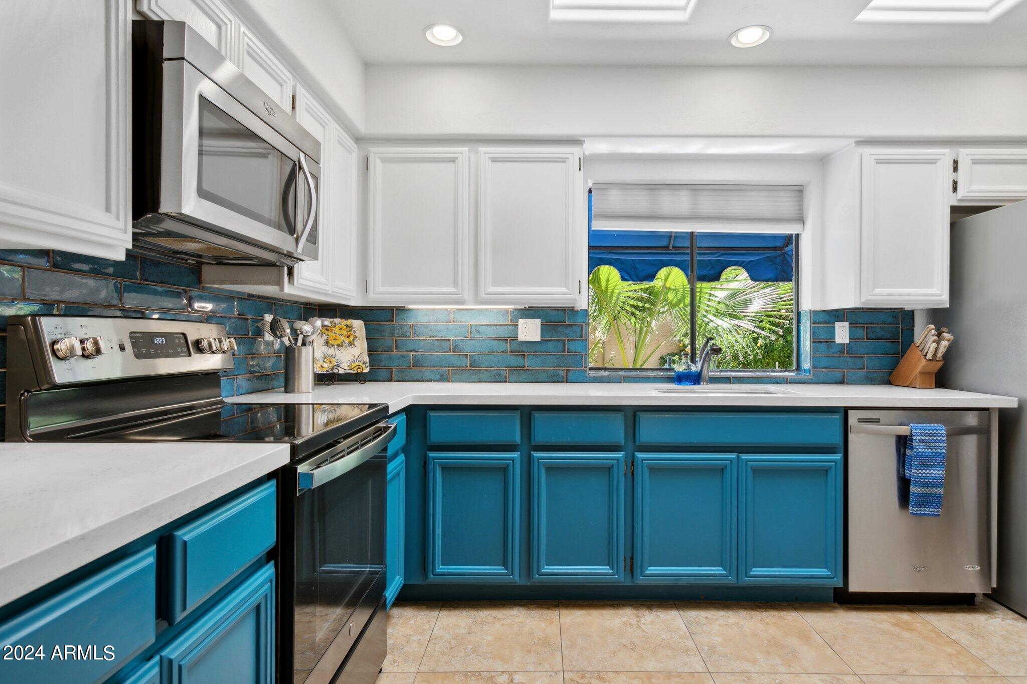 1105 E TAPATIO Drive