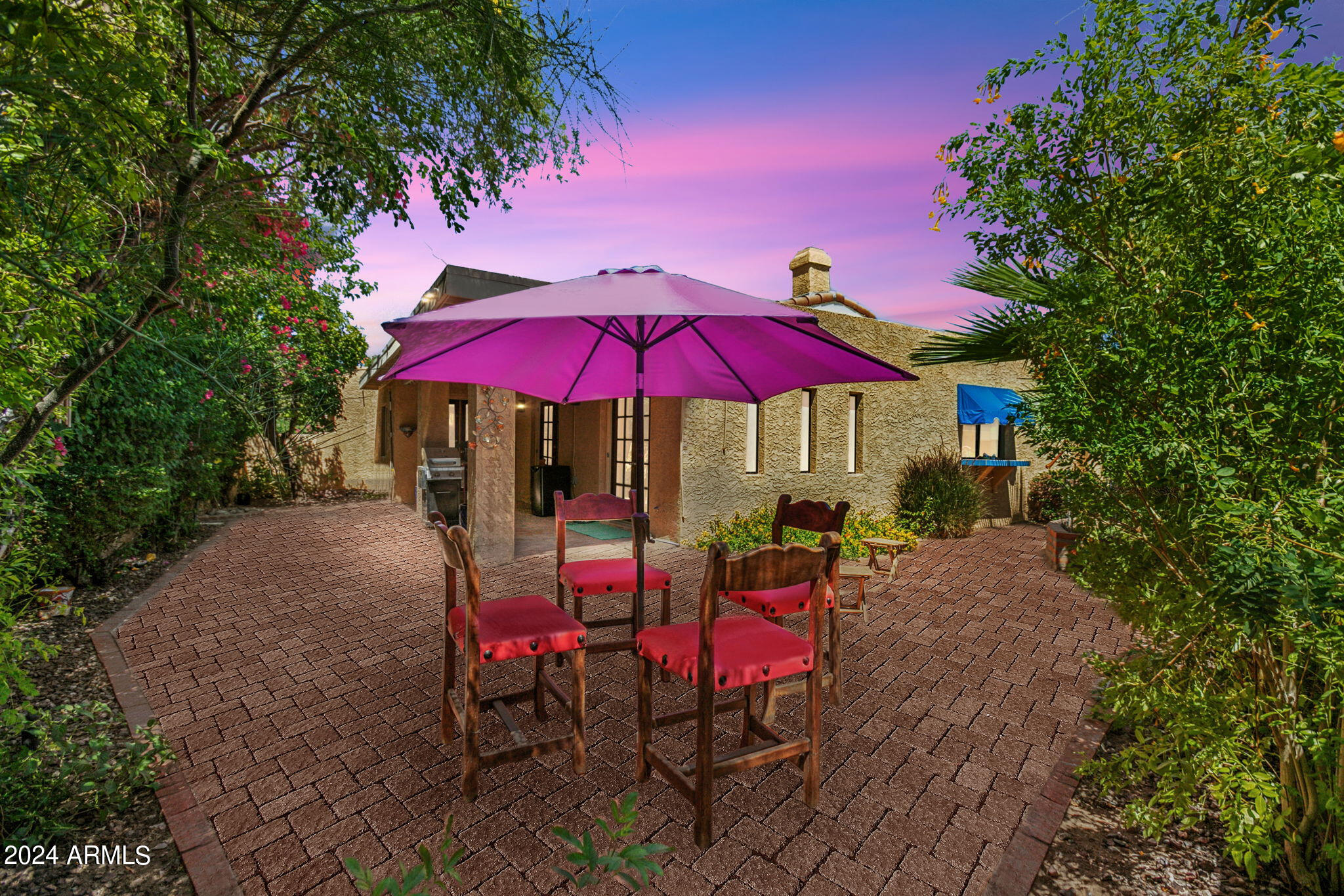 1105 E TAPATIO Drive