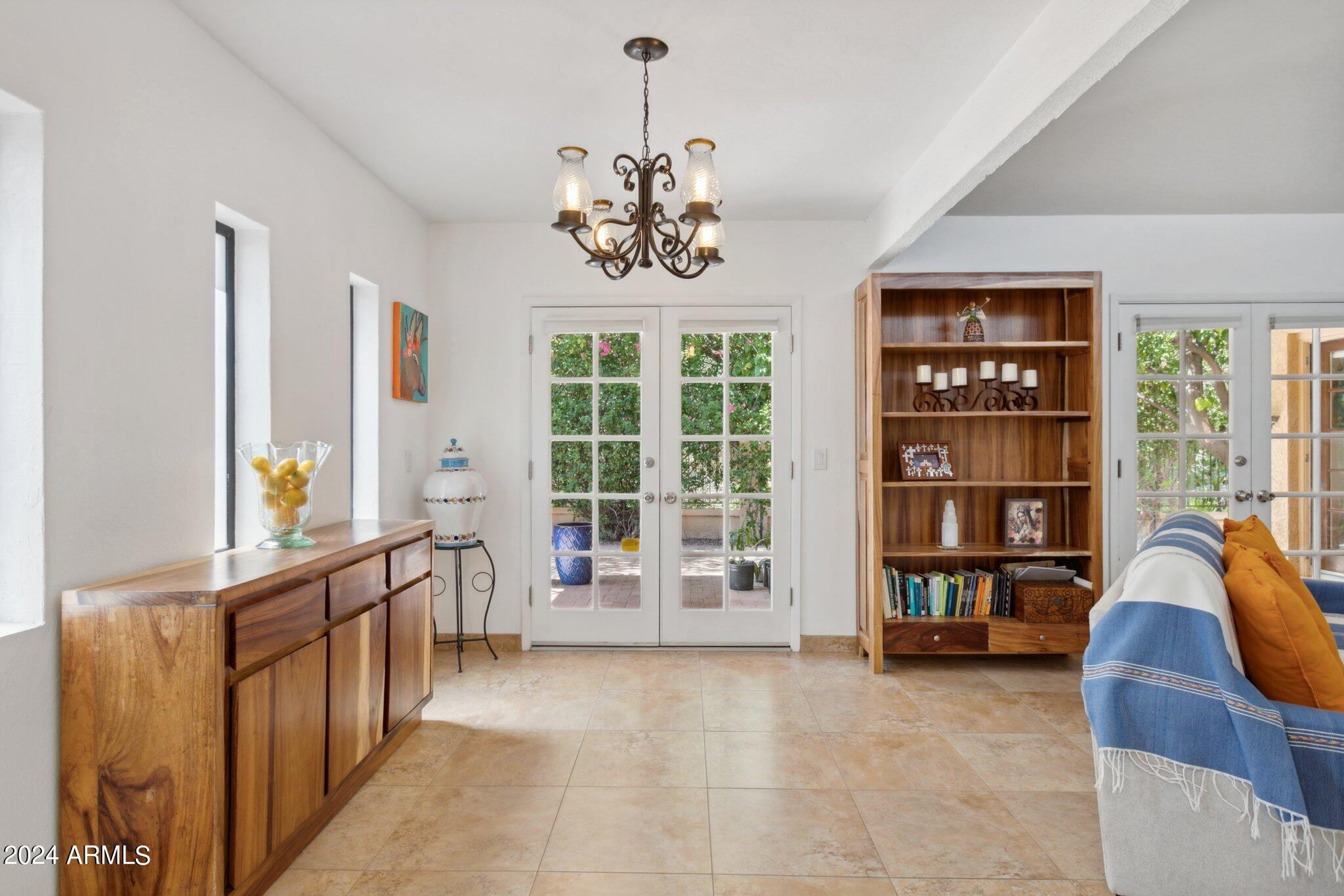 1105 E TAPATIO Drive