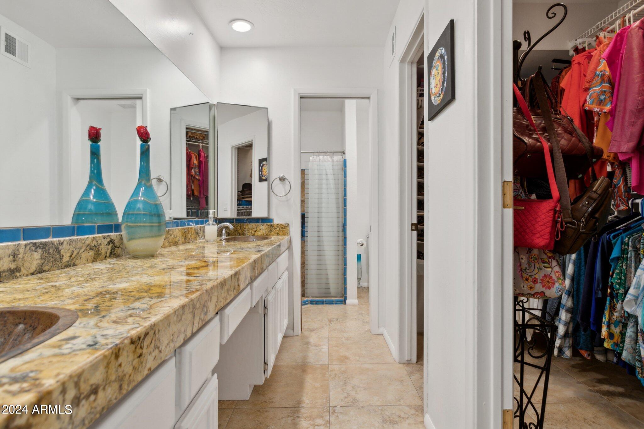 1105 E TAPATIO Drive