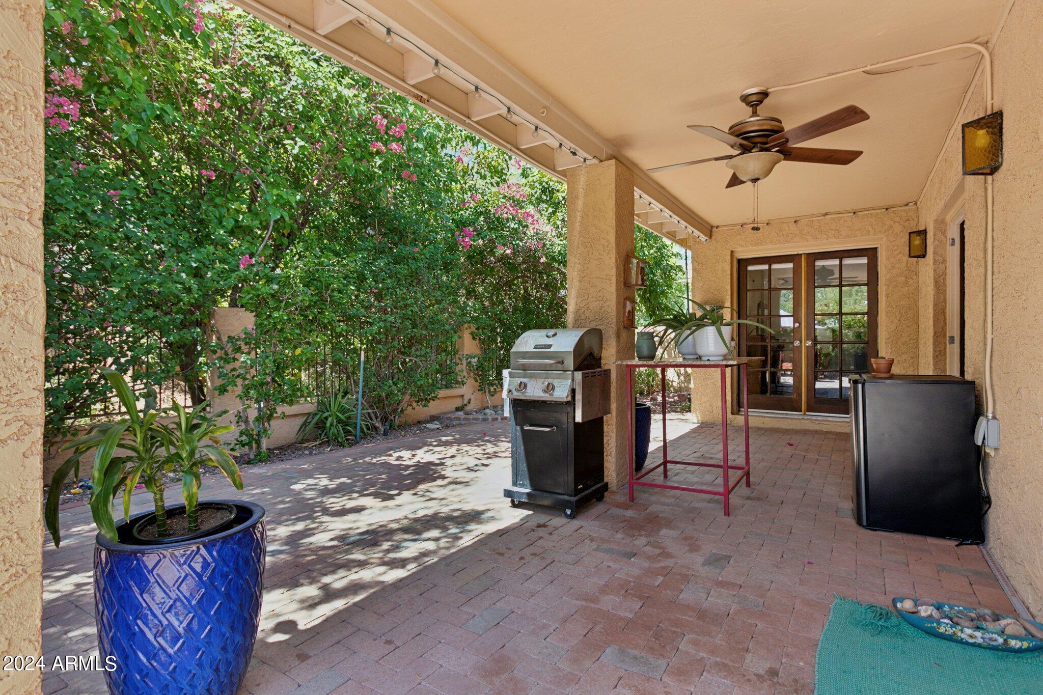 1105 E TAPATIO Drive