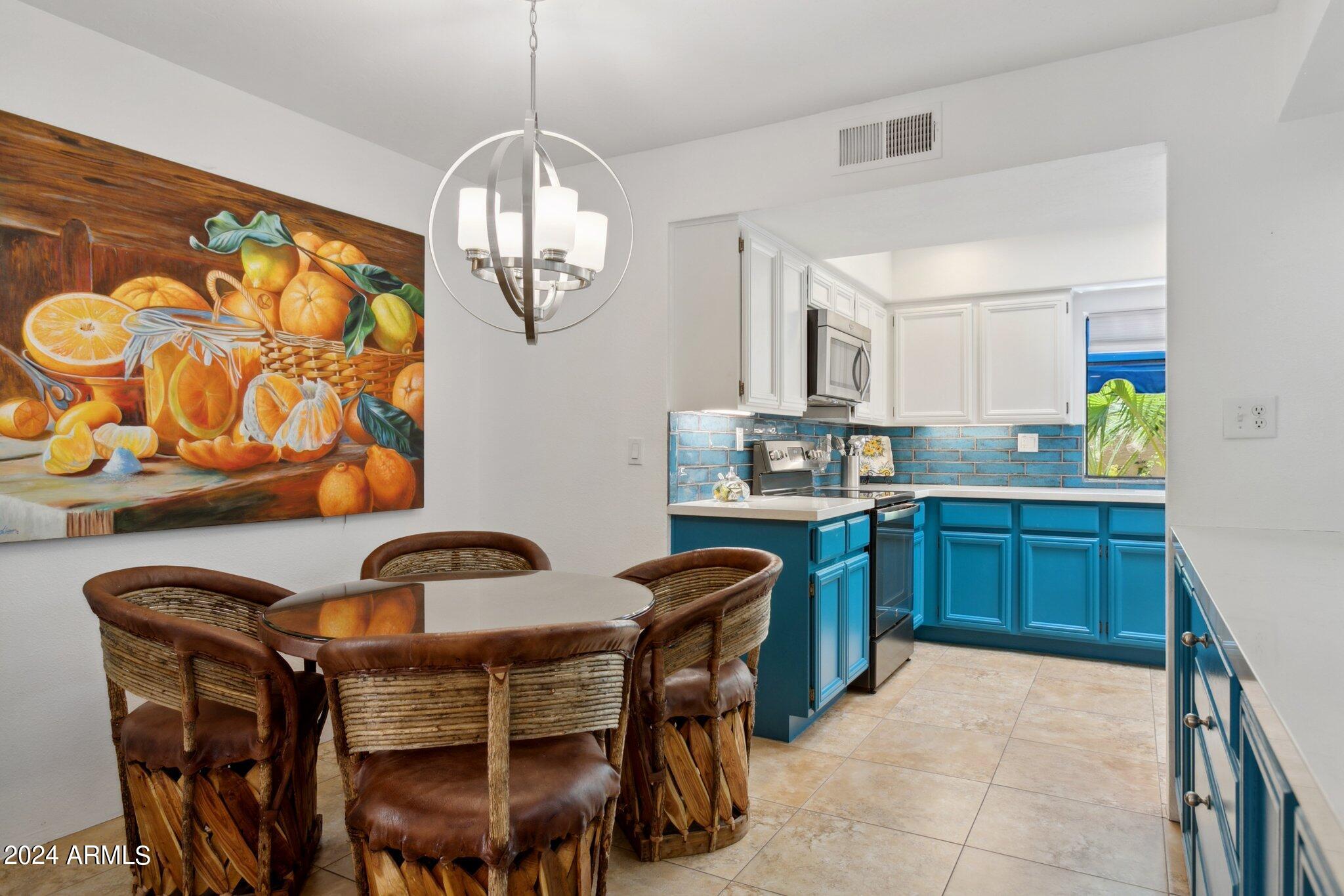 1105 E TAPATIO Drive