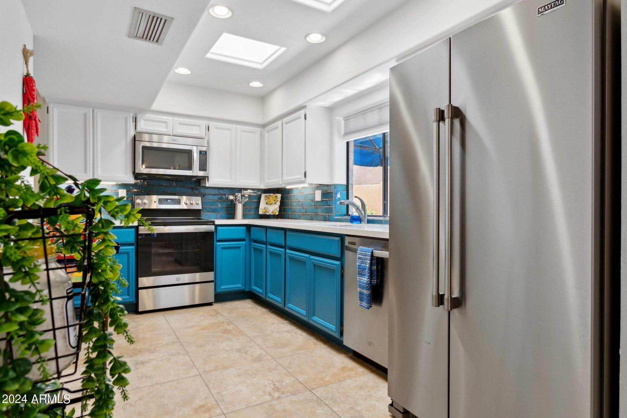 1105 E TAPATIO Drive