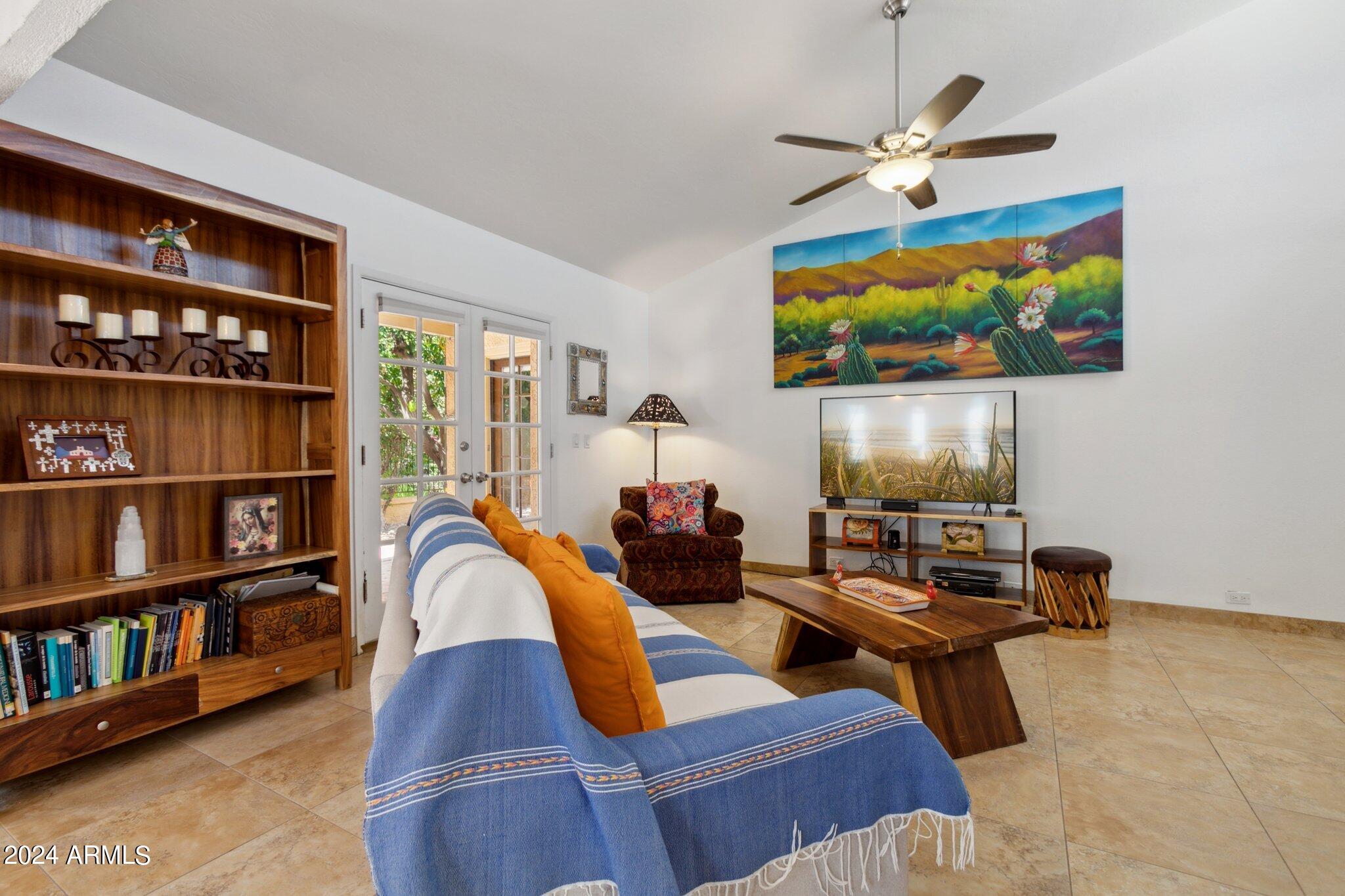 1105 E TAPATIO Drive