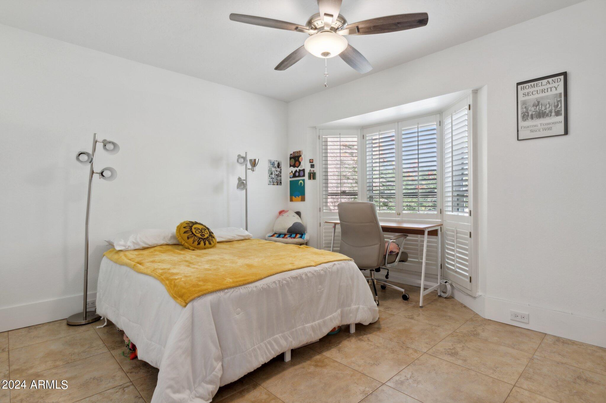 1105 E TAPATIO Drive