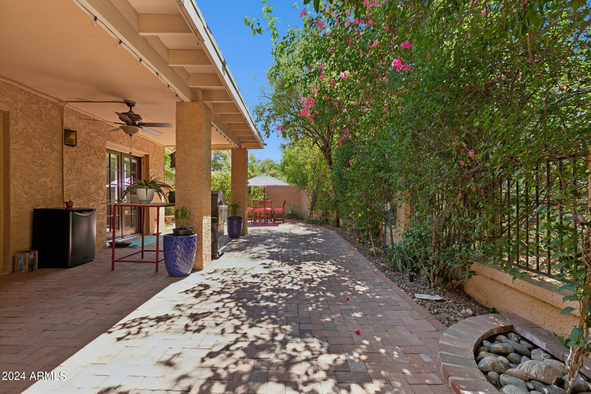 1105 E TAPATIO Drive