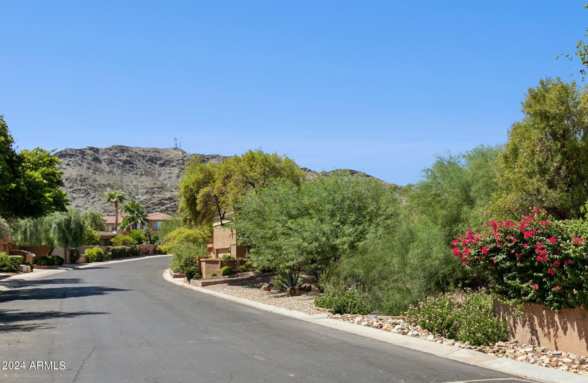 1105 E TAPATIO Drive