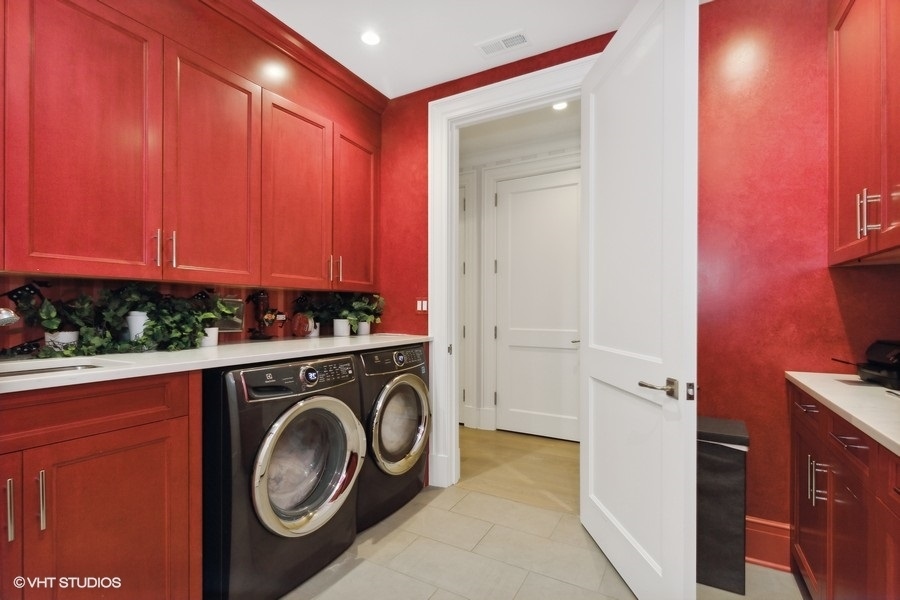 1095 Kelmscott Way Unit: 300