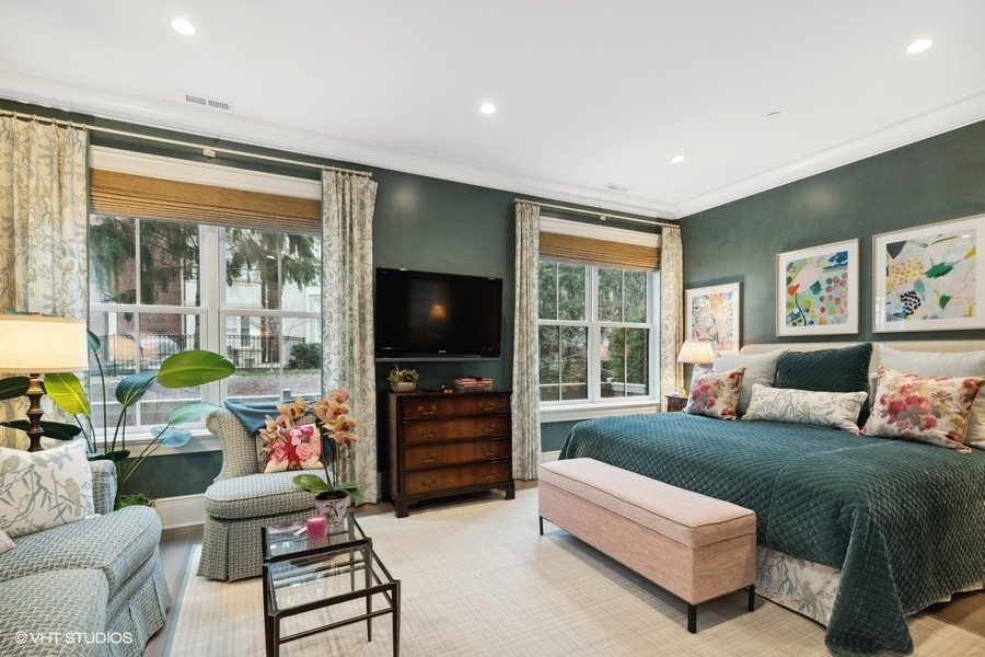 1095 Kelmscott Way Unit: 300