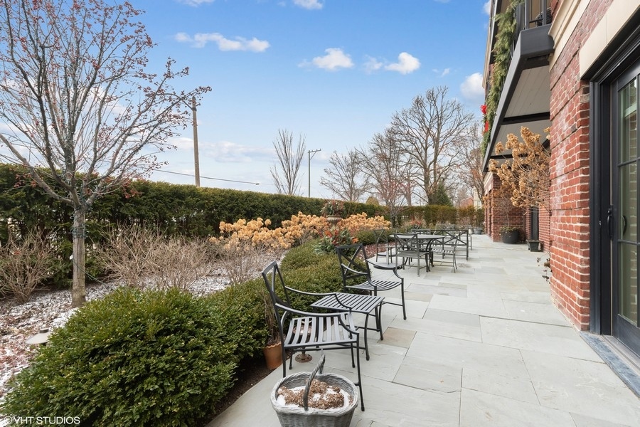 1095 Kelmscott Way Unit: 300