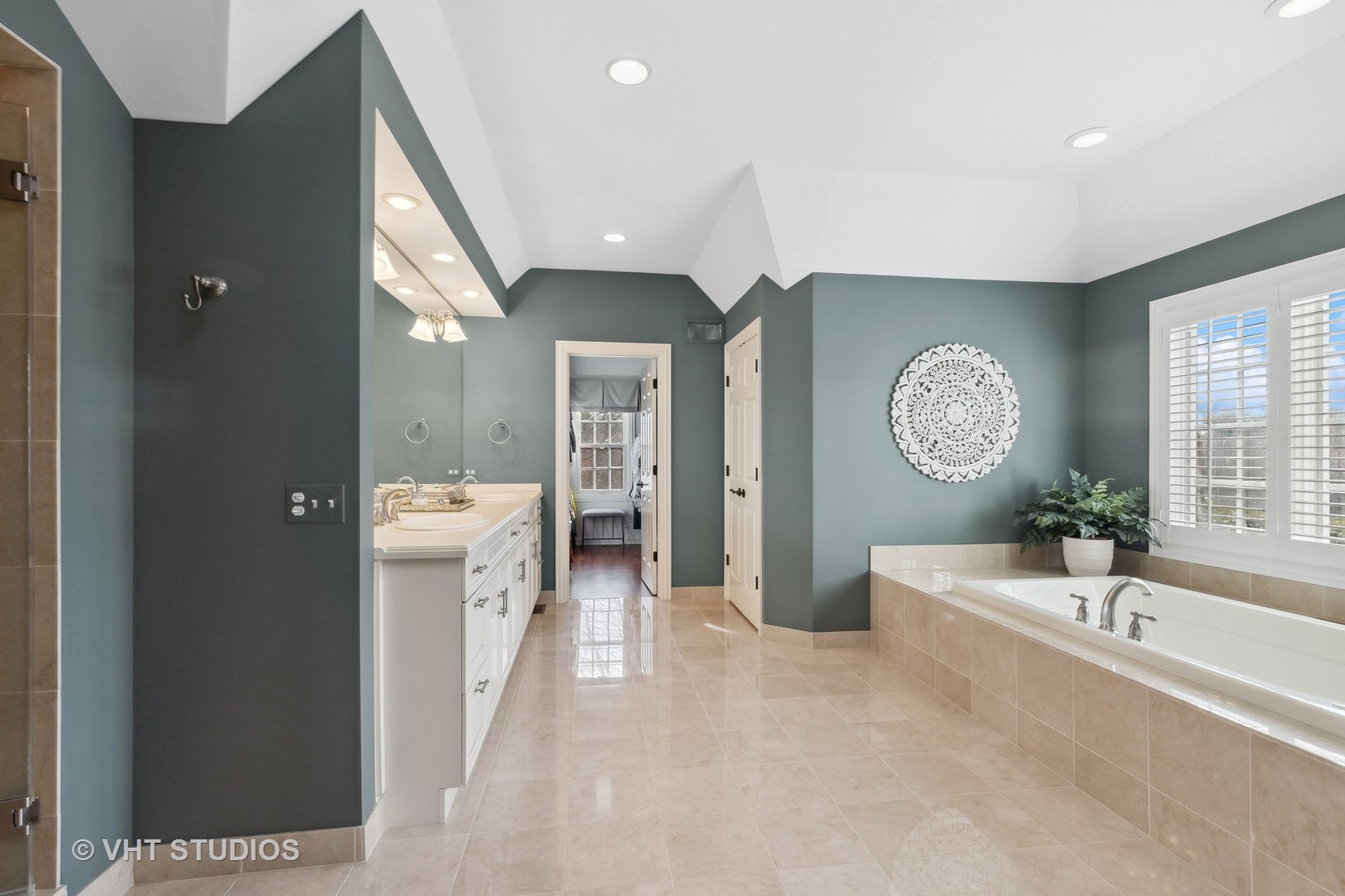 1190 Longmeadow Lane