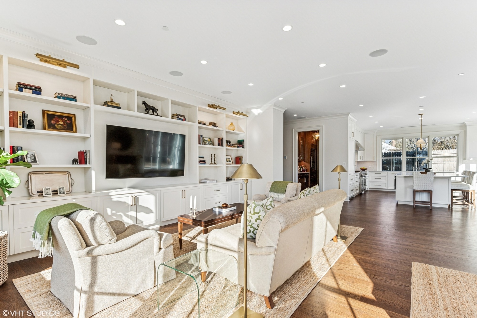 120 E Scranton Avenue Unit: 203