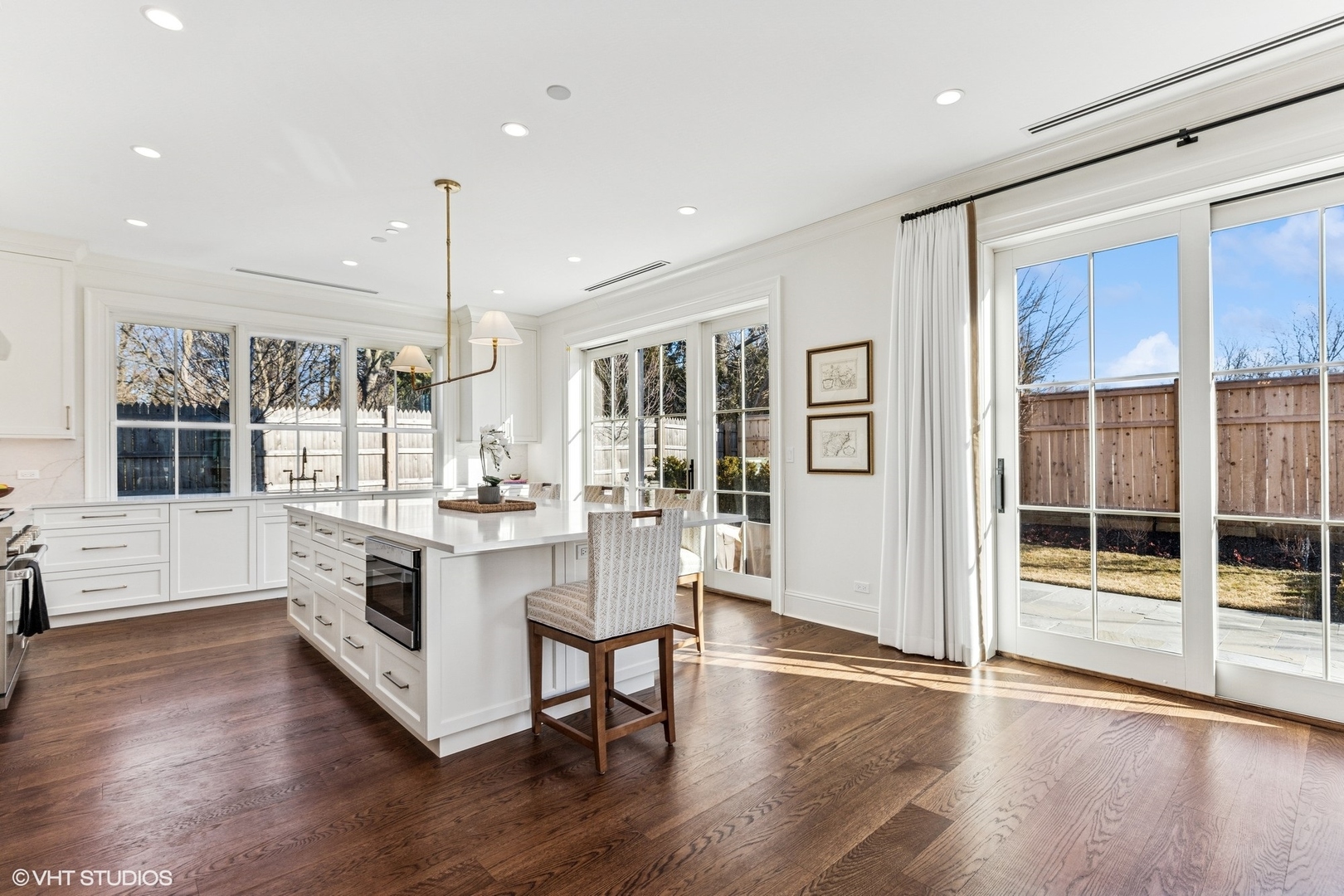 120 E Scranton Avenue Unit: 202
