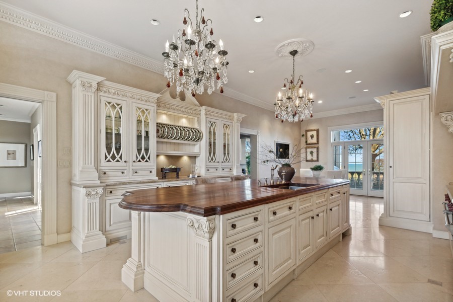 700 Crab Tree Farm Lane
