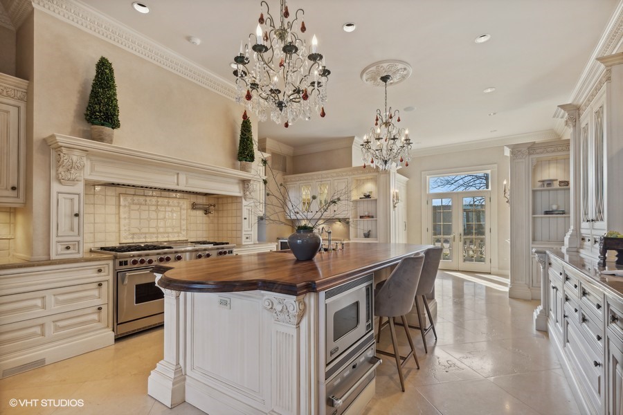 700 Crab Tree Farm Lane