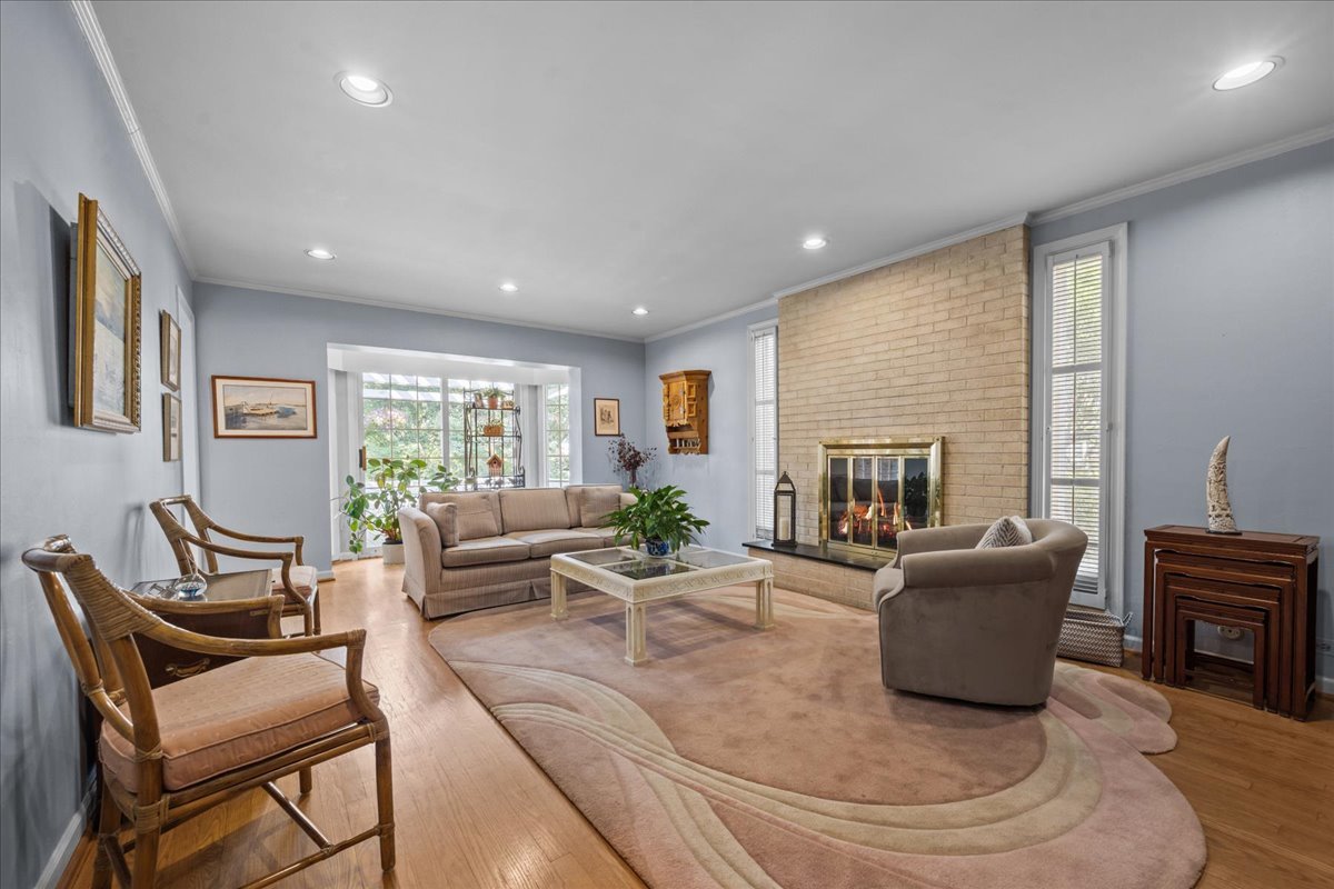 1412 Elizabeth Lane