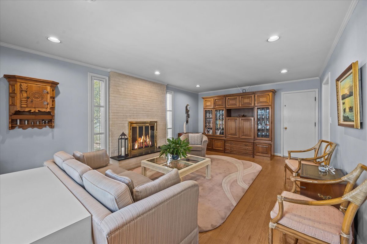 1412 Elizabeth Lane