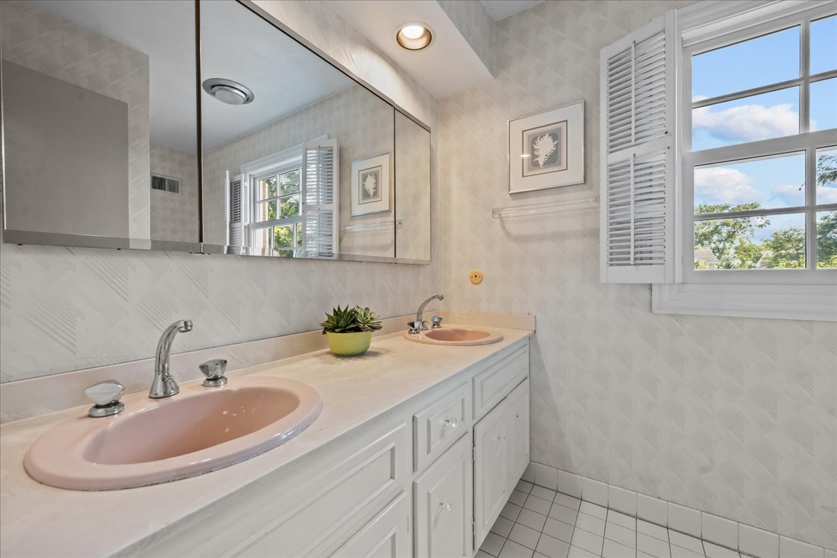 1412 Elizabeth Lane