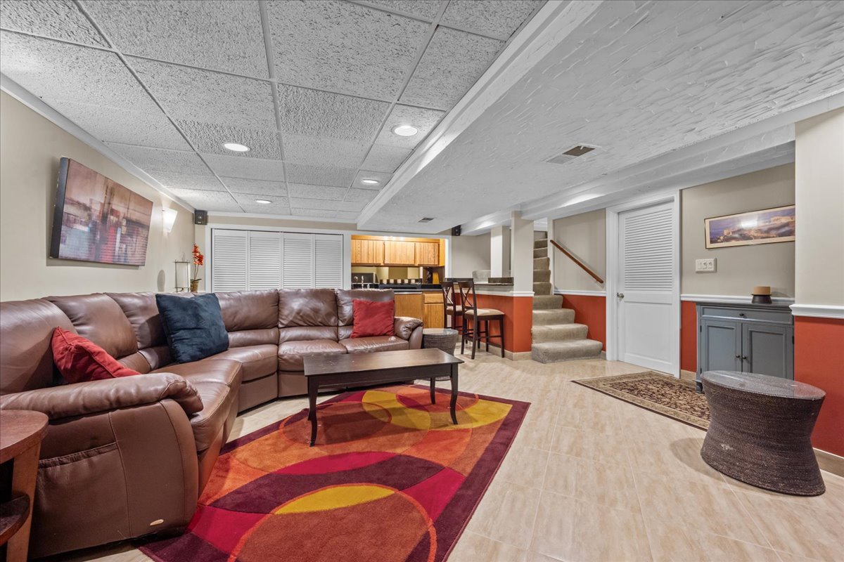 1412 Elizabeth Lane