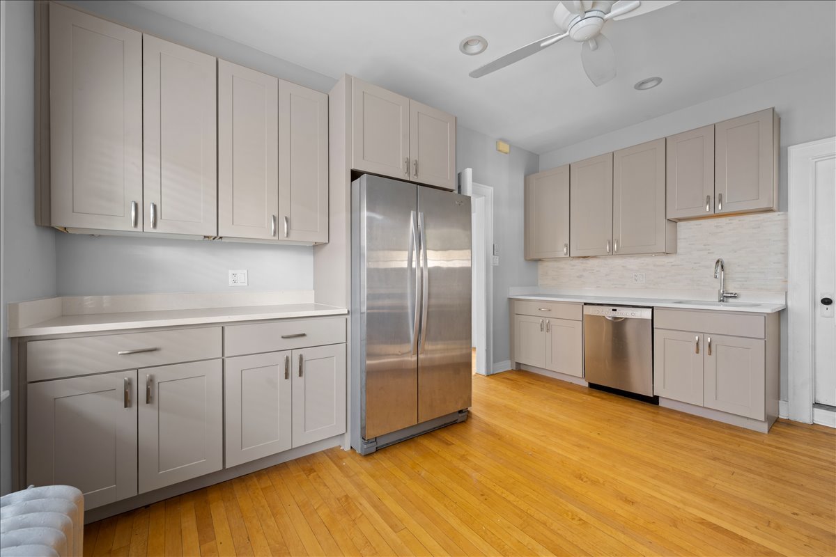 911 Green Bay Road Unit: 2S