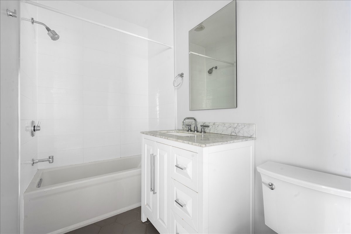 911 Green Bay Road Unit: 2S