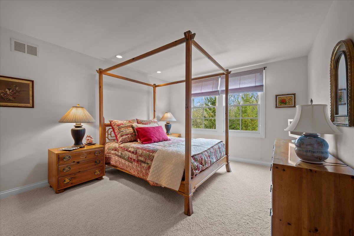 195 S Bradford Court