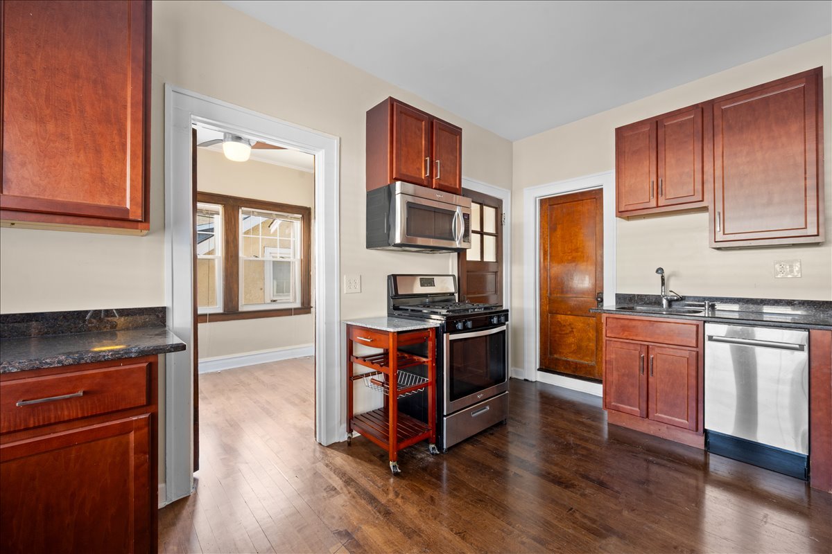 913 Green Bay Road Unit: 2N