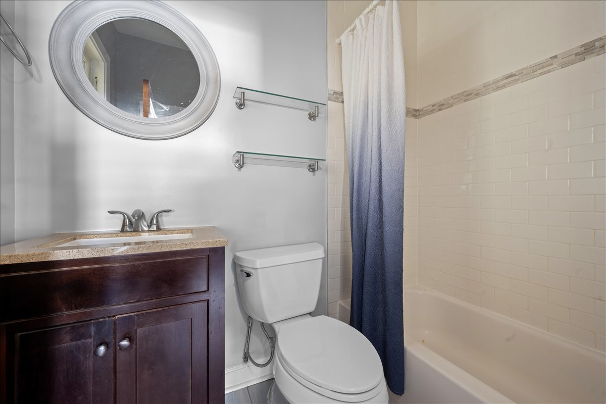 913 Green Bay Road Unit: 2N