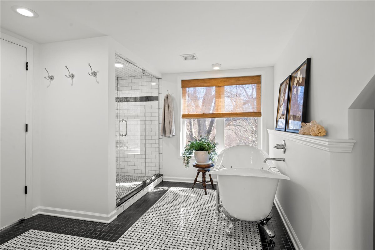 1489 N Sheridan Road