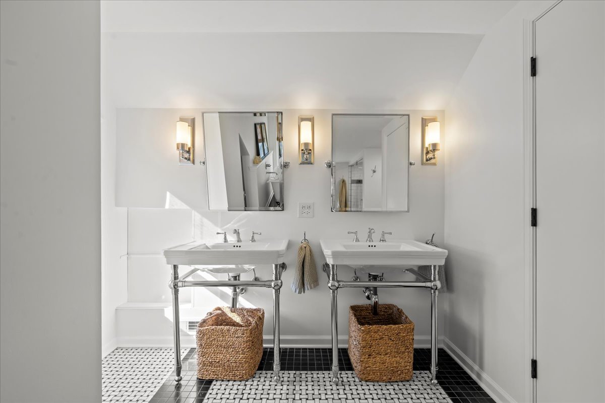 1489 N Sheridan Road