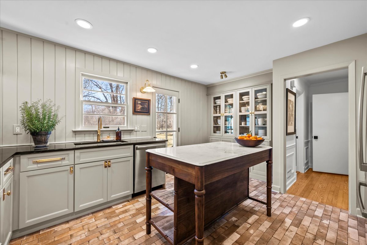 1489 N Sheridan Road