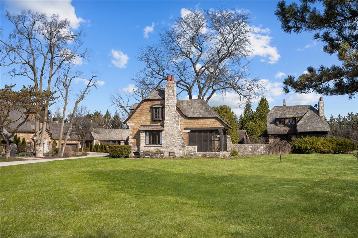 561 Hathaway Circle
