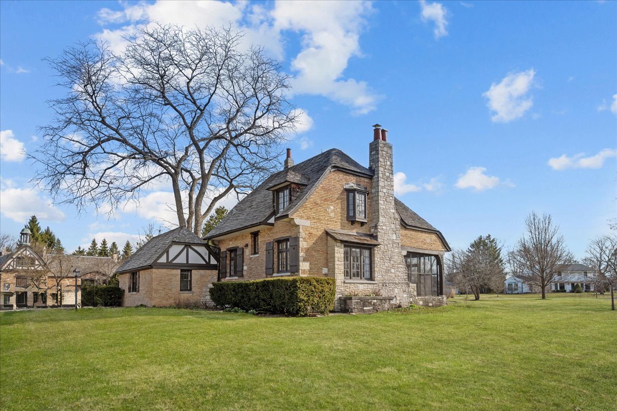561 Hathaway Circle