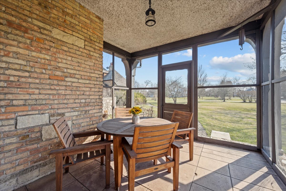 561 Hathaway Circle