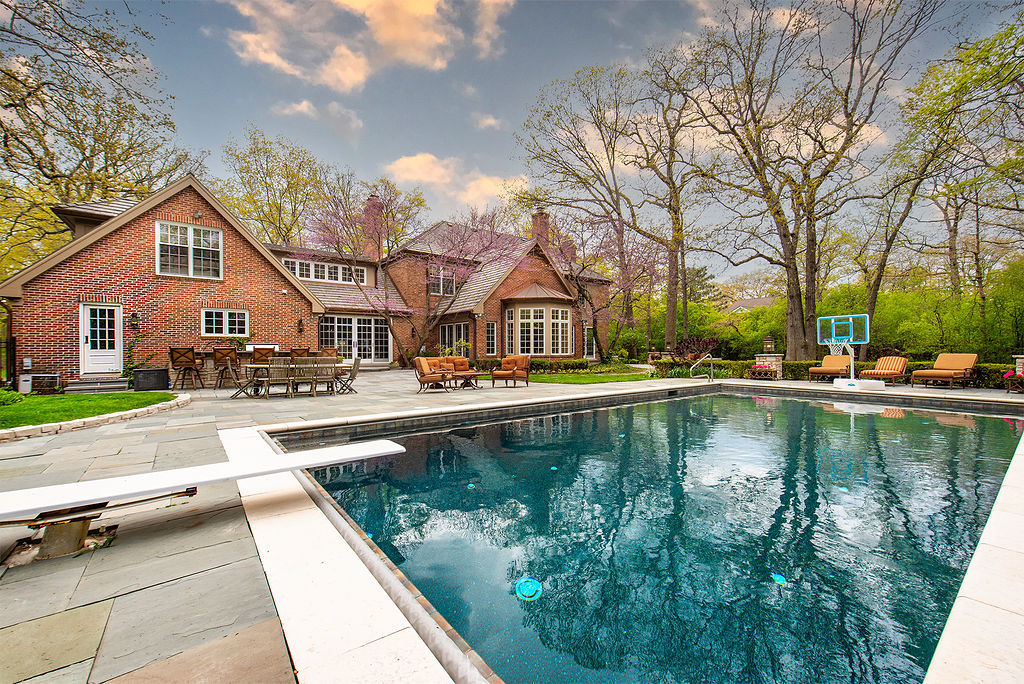 1200 Loch Lane