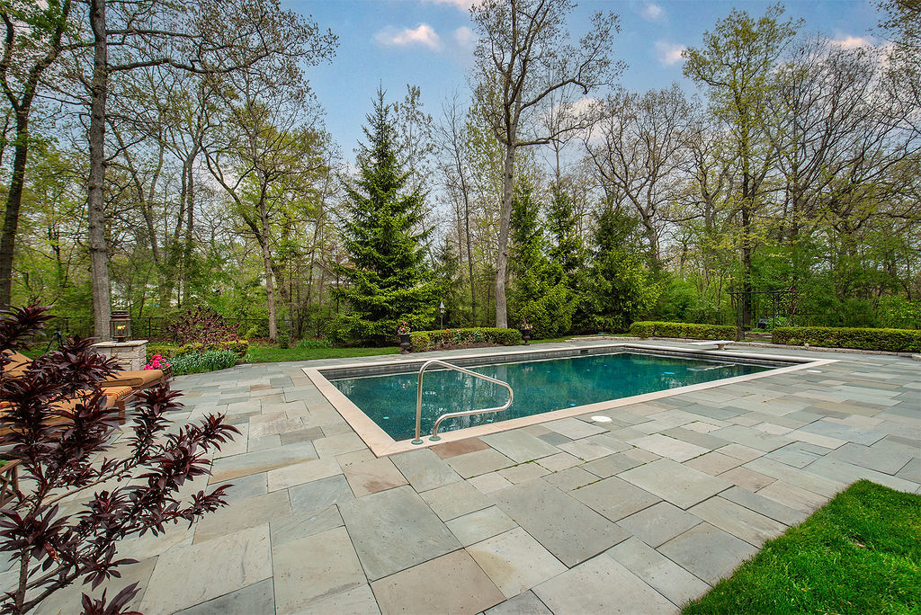 1200 Loch Lane