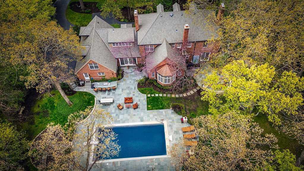 1200 Loch Lane