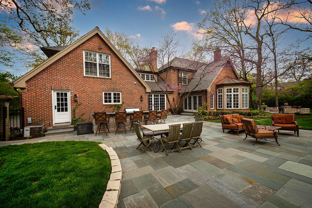 1200 Loch Lane