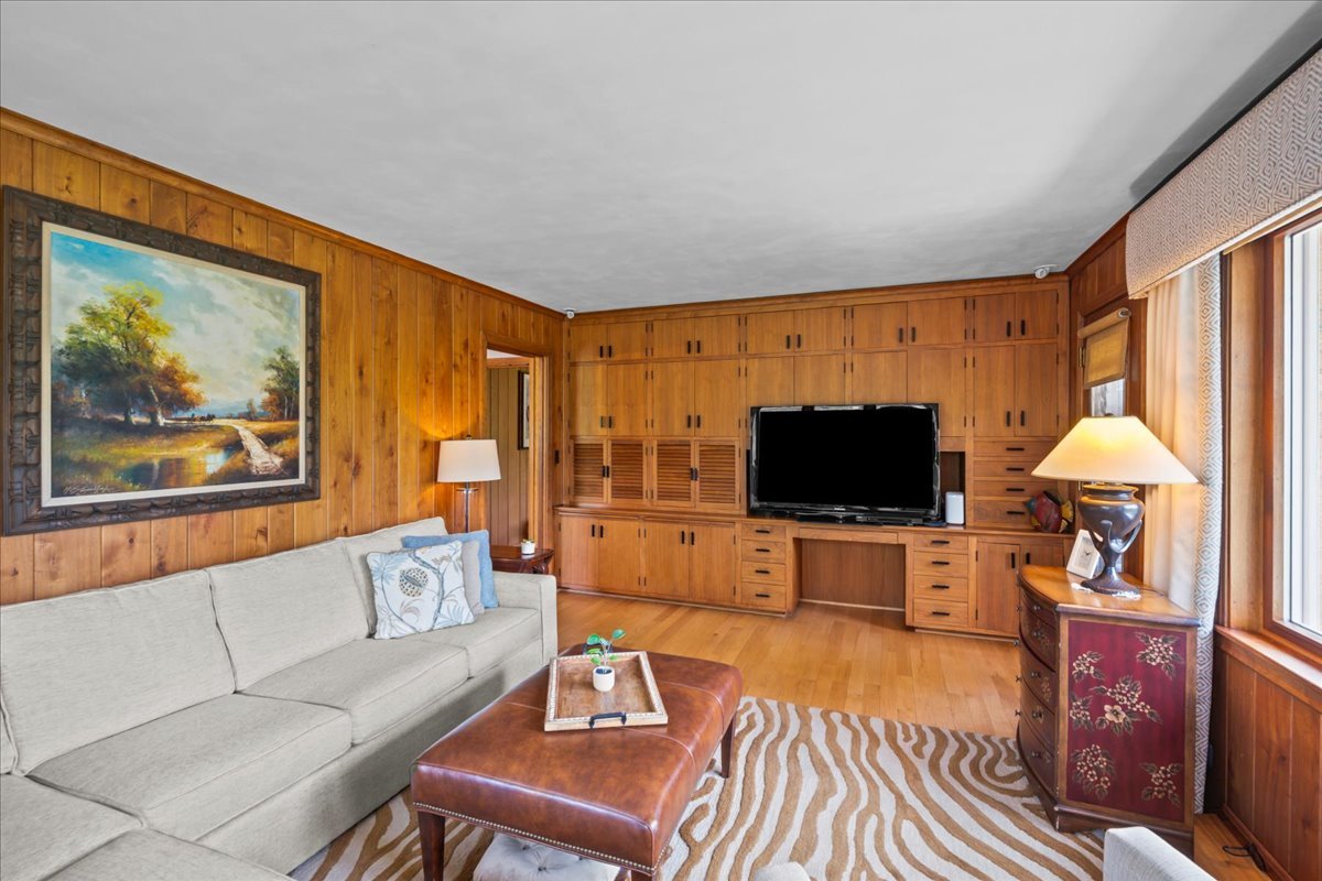 1060 Oak Knoll Drive