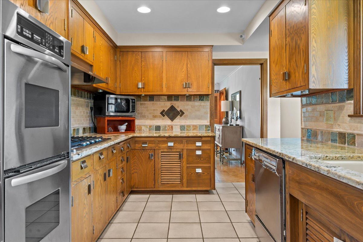 1060 Oak Knoll Drive